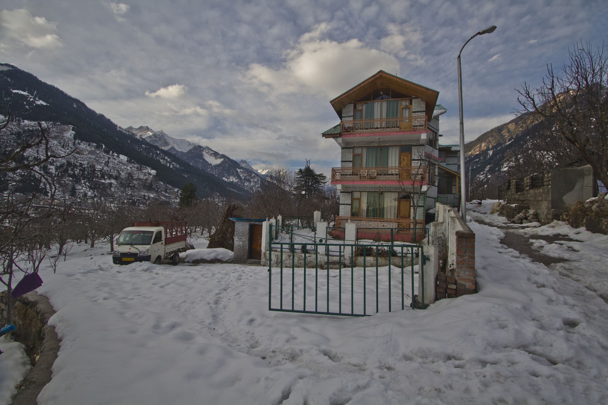 Hotel Mountain Face Manāli Eksteriør bilde